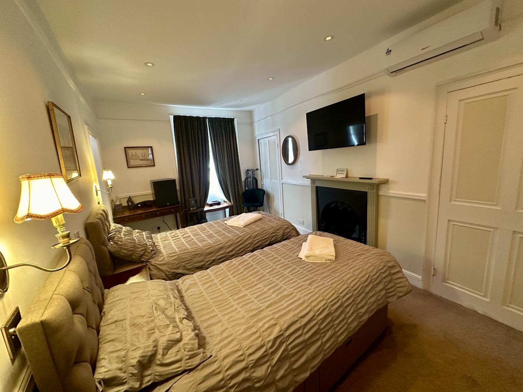 The Dulwich Hotel Челтнъм Стая снимка